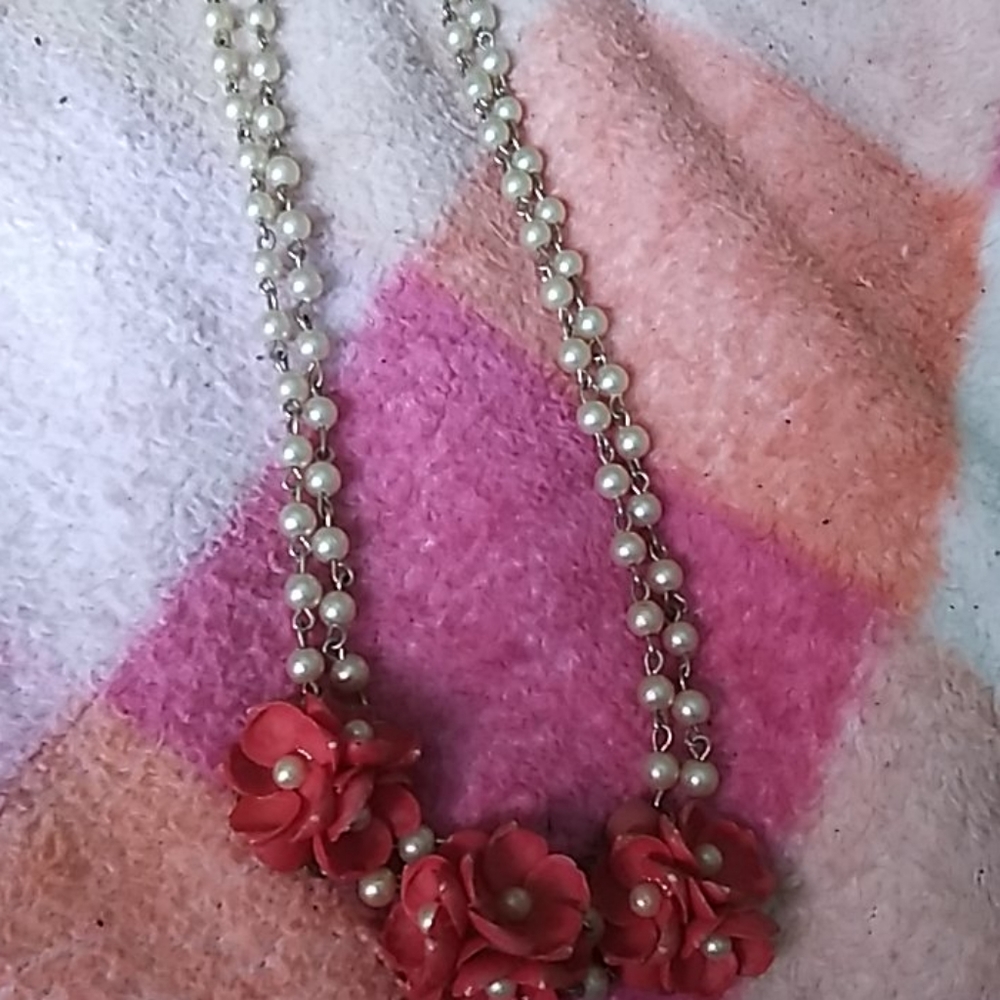 Pearl necklace with red flowers